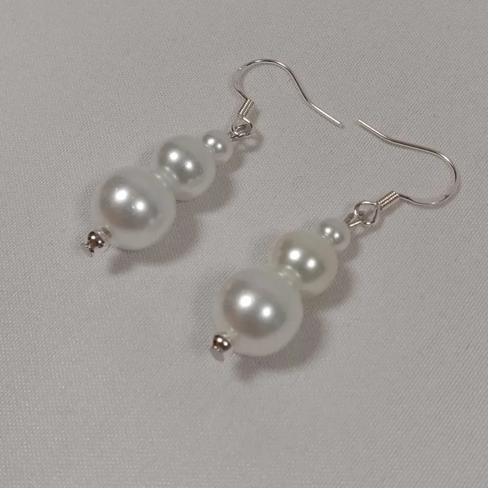 5/$25 Faux pearl bar earrings - Picture 4 of 5